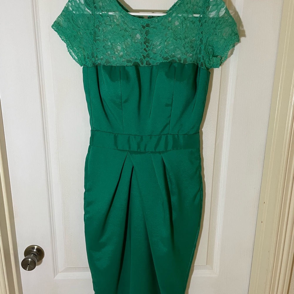 Like NEW emerald green lace mini dress
